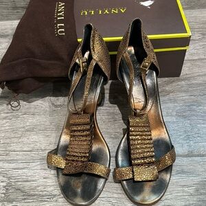 EUC Vintage Copper Pumps